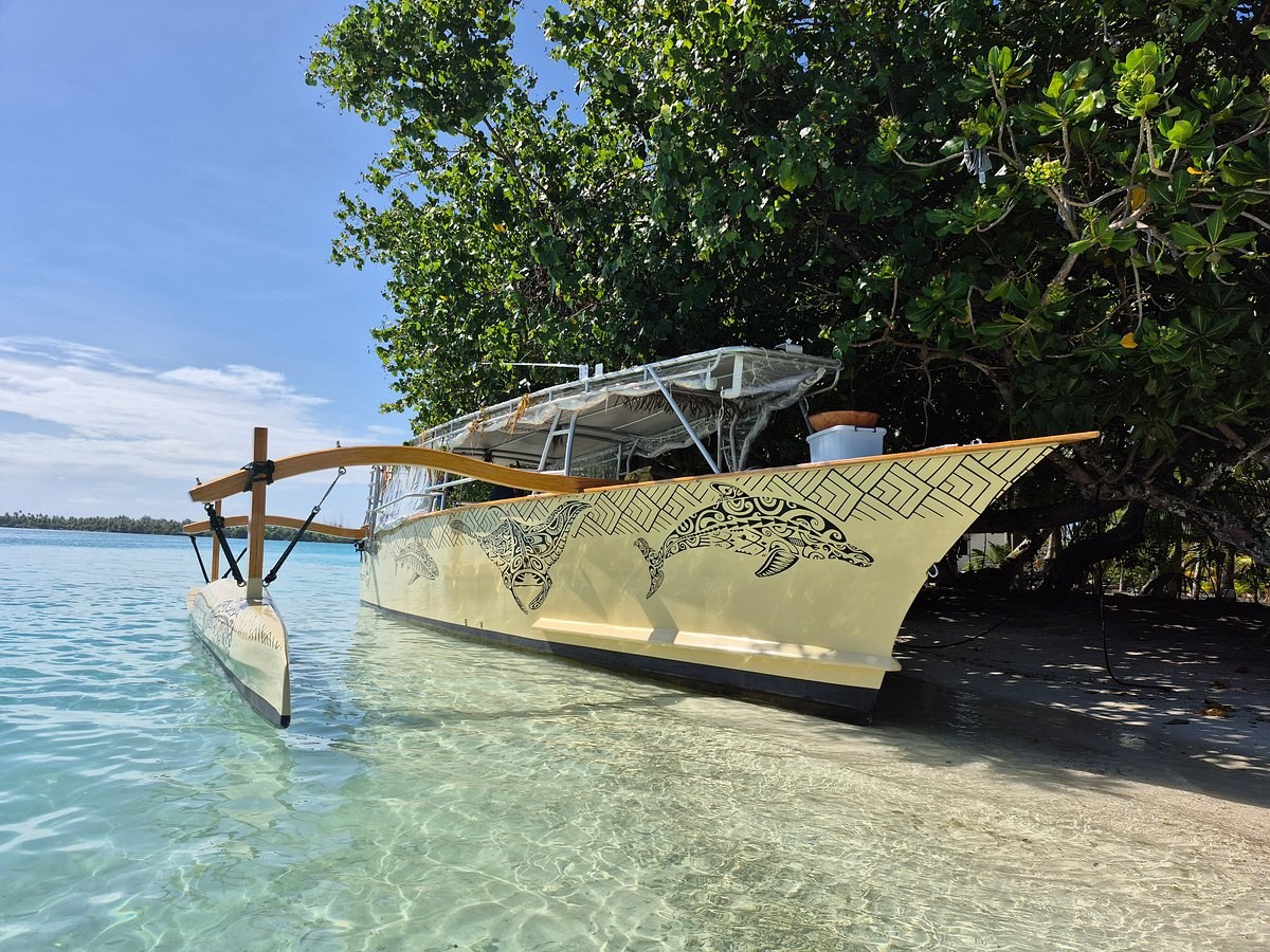 Huahine Nautique: Outrigger Canoe Lagoon Circumnavigation