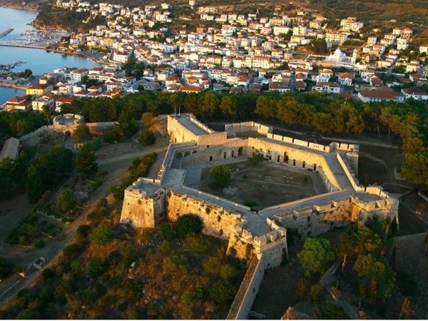 Ancient Nestor's Palace & Pylos Castle: Private Historian Tour