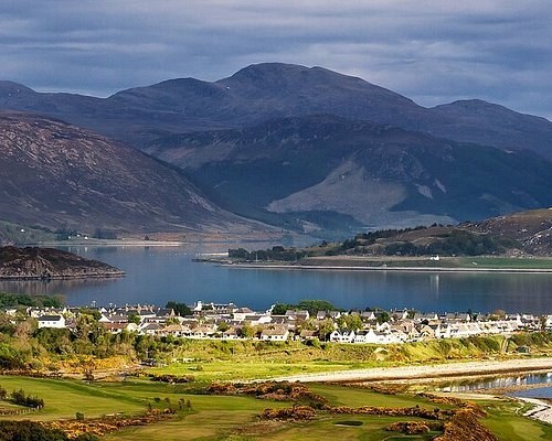 Castles, Beaches & Coastal Views: Private Grand Highland Tour
