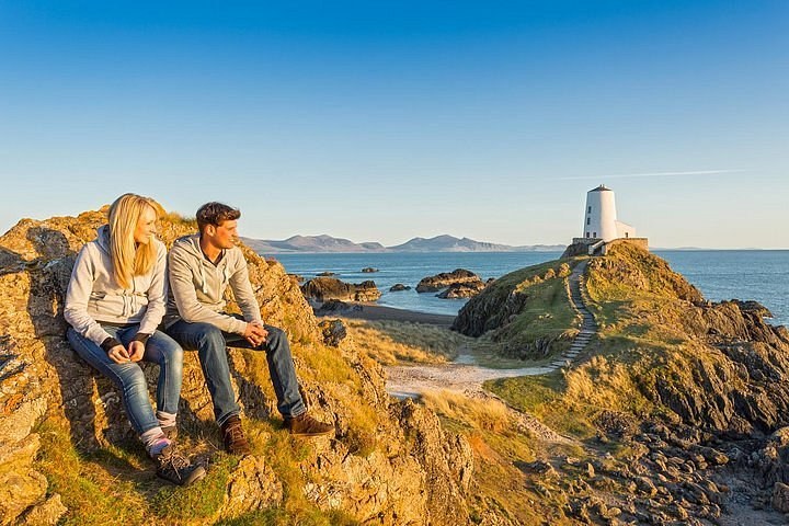 Isle of Anglesey Private Full-Day Coastal & Heritage Tour