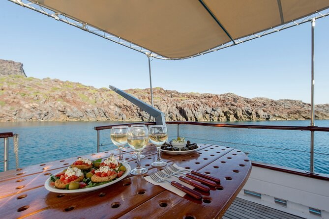 Sunset Caldera Sail from Ammoudi with Fresh-Fish BBQ