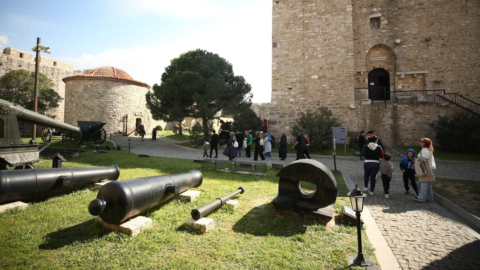 Canakkale Naval Museum & Nusret Minelayer: Dardanelles Naval History