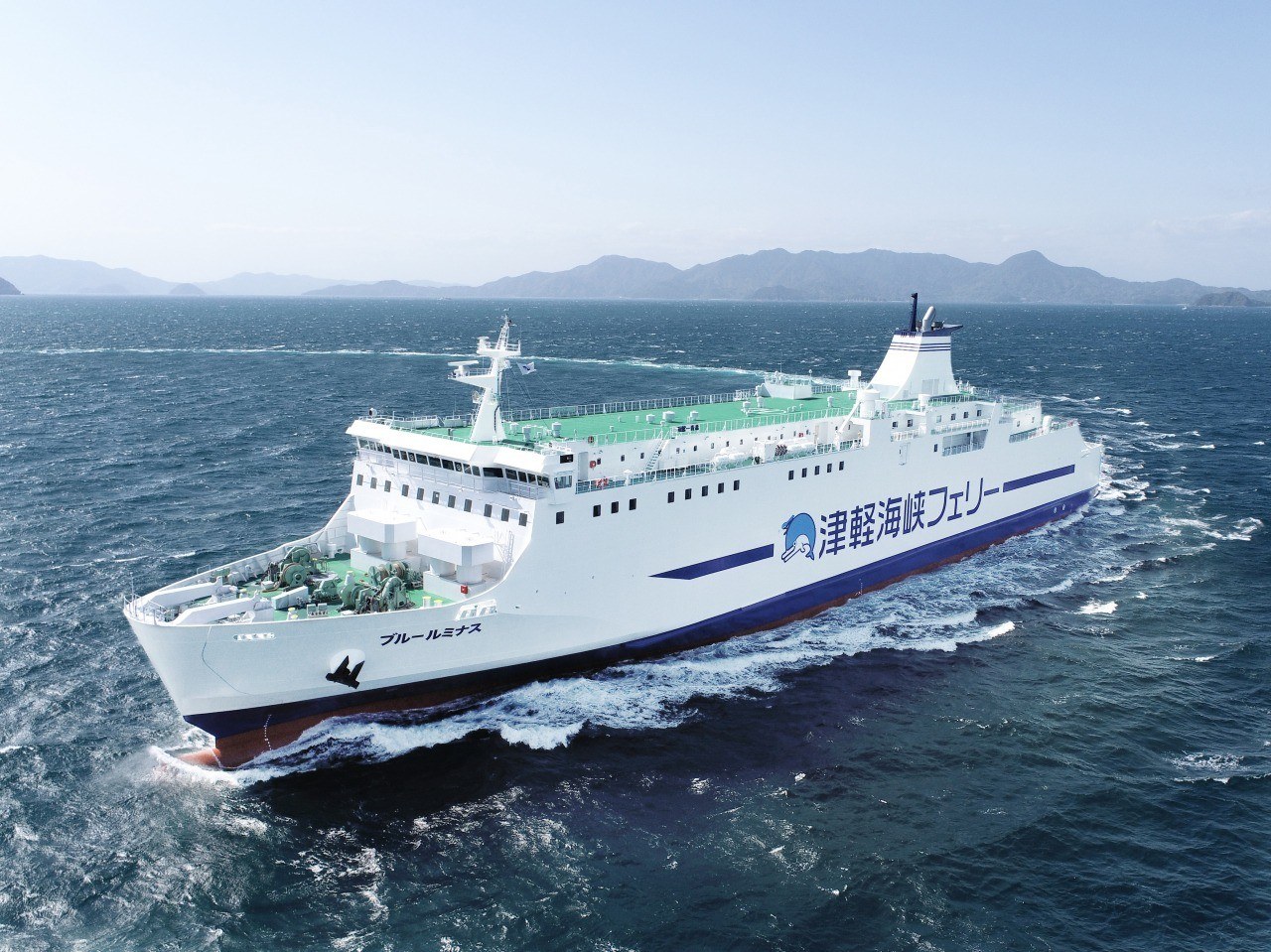 Tsugaru Kaikyo Ferry: Hakodate to Aomori Premium Crossing