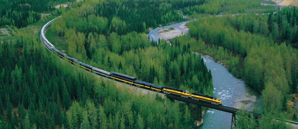 Anchorage to Denali: Tundra Wildlife & Alaska Range Scenic Rail