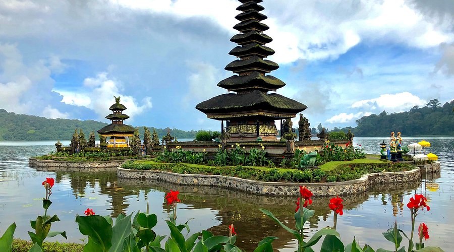 Ulun Danu Beratan: The Floating Temple on Lake Beratan