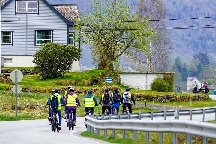 Olden E-Bike: Scenic Lakeside & Waterfalls Ride