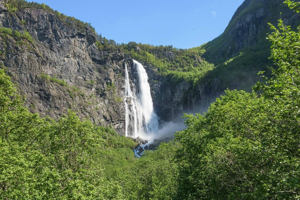 Feigefossen Waterfall & Lusterfjord: Private Guided Kayak Journey