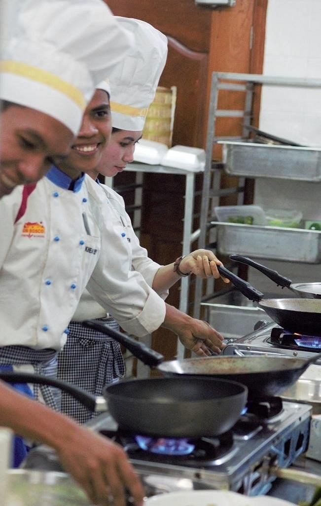 Don Bosco Hotel School: Khmer Cooking Masterclass & City Tour