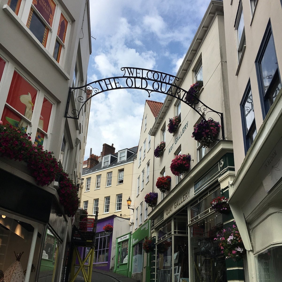 Annette Henry Private Walking Tour: St. Peter Port Uncovered