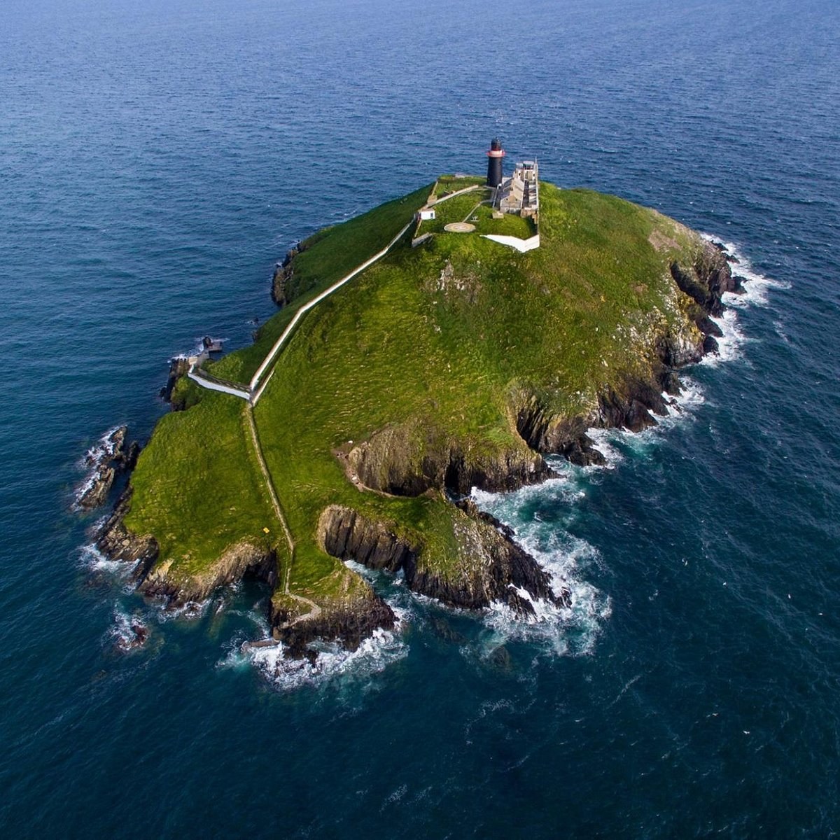 Ballycotton Lighthouse: Dramatic Coastal Tour on the Wild Atlantic