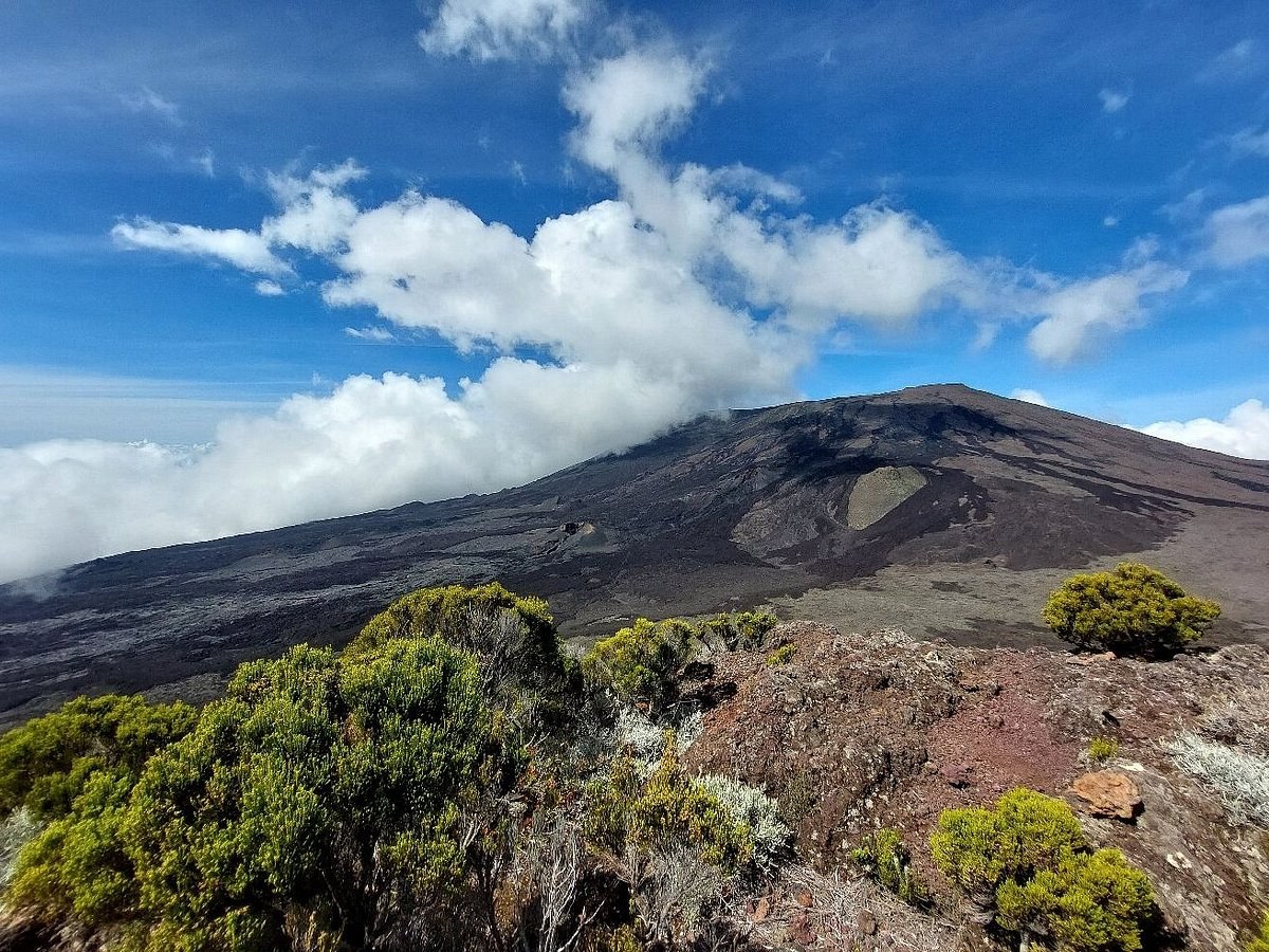 Piton de la Fournaise: Private Volcano Summit Drive & Hike