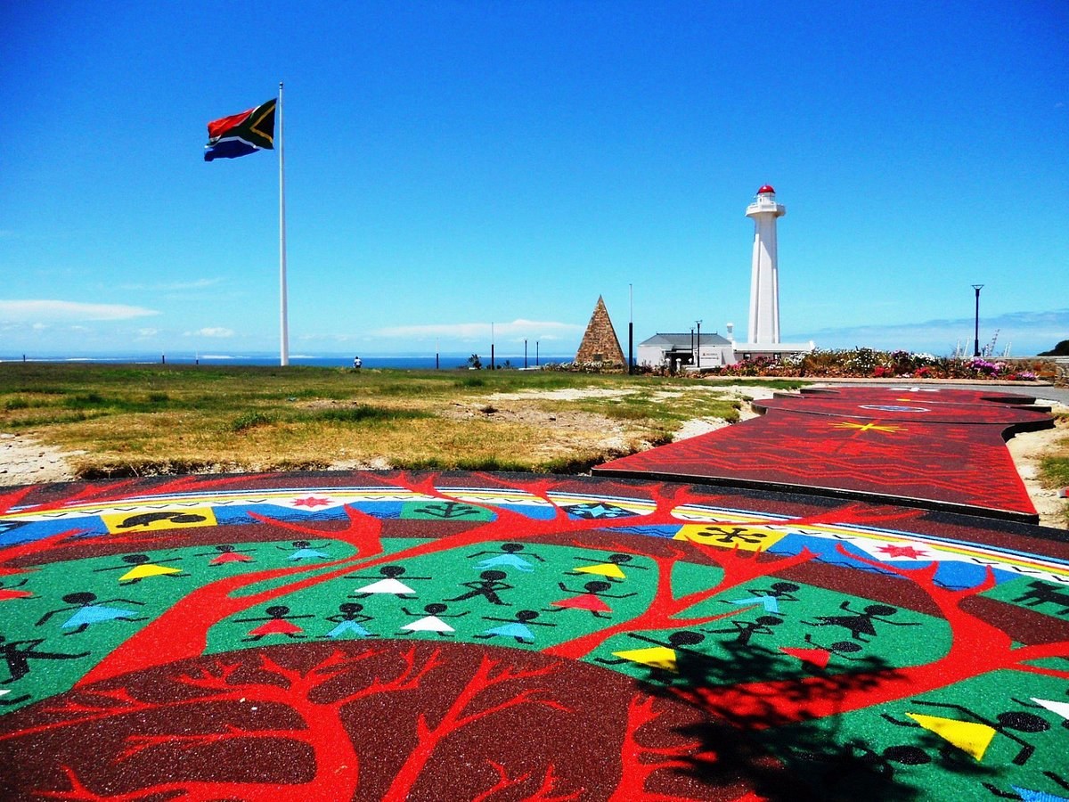Route 67 & Donkin Reserve: Private Art & History Walking Tour