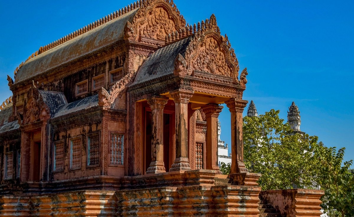 Phnom Pros & Phnom Srei: Twin Legend Hills at Sunrise