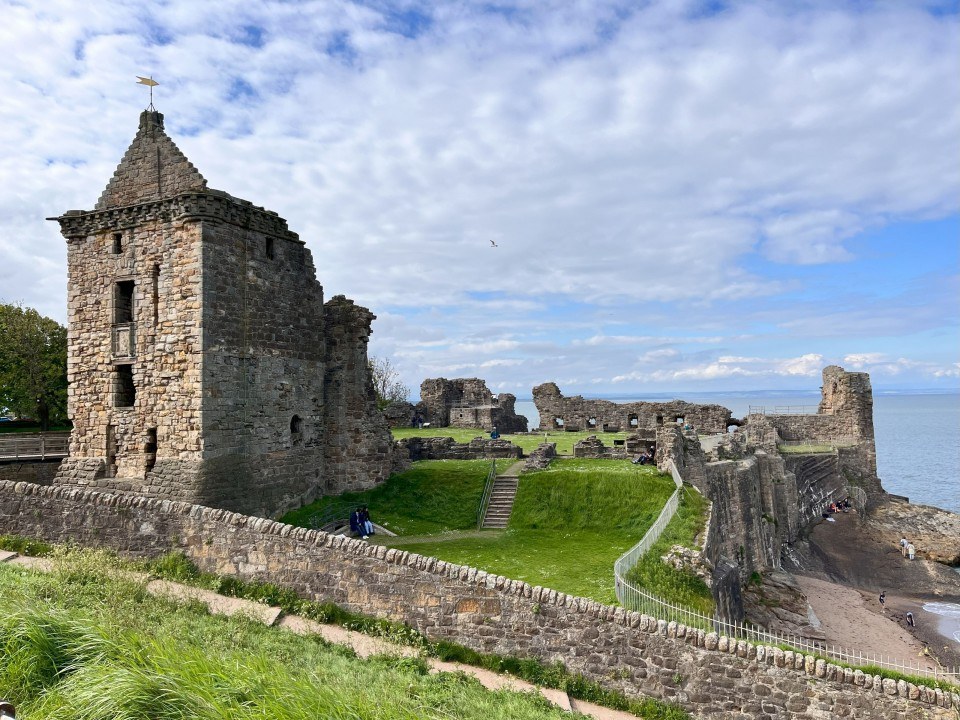 St Andrews: Home of Golf, Cathedral Ruins & East Neuk Villages
