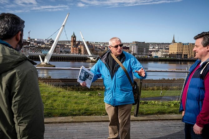 Derry/Londonderry: Walled City Private Walking Tour with Historian