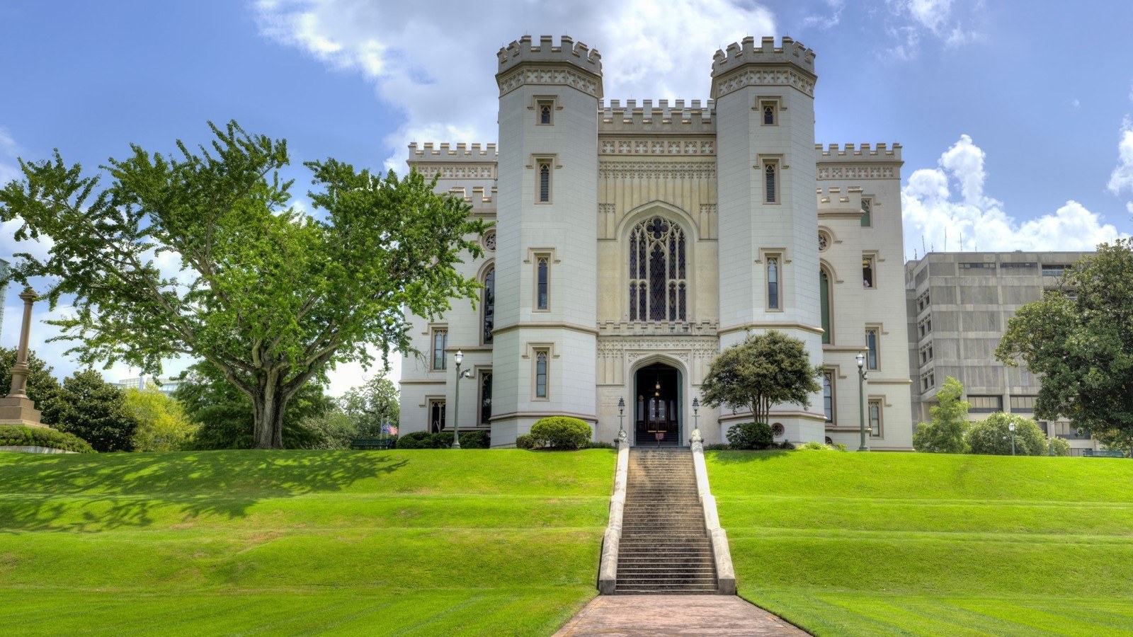 Louisiana's Old State Capitol: Guided Architectural Masterpiece Tour