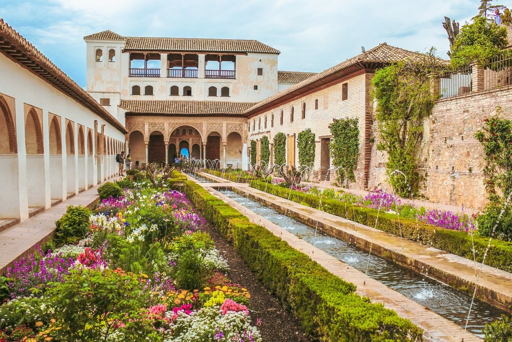 Alhambra Palace & Generalife Gardens: Private Expert Access