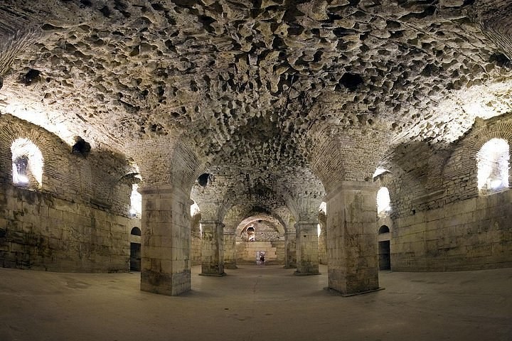 Game of Thrones Walking Tour: Filming Locations Inside the Palace