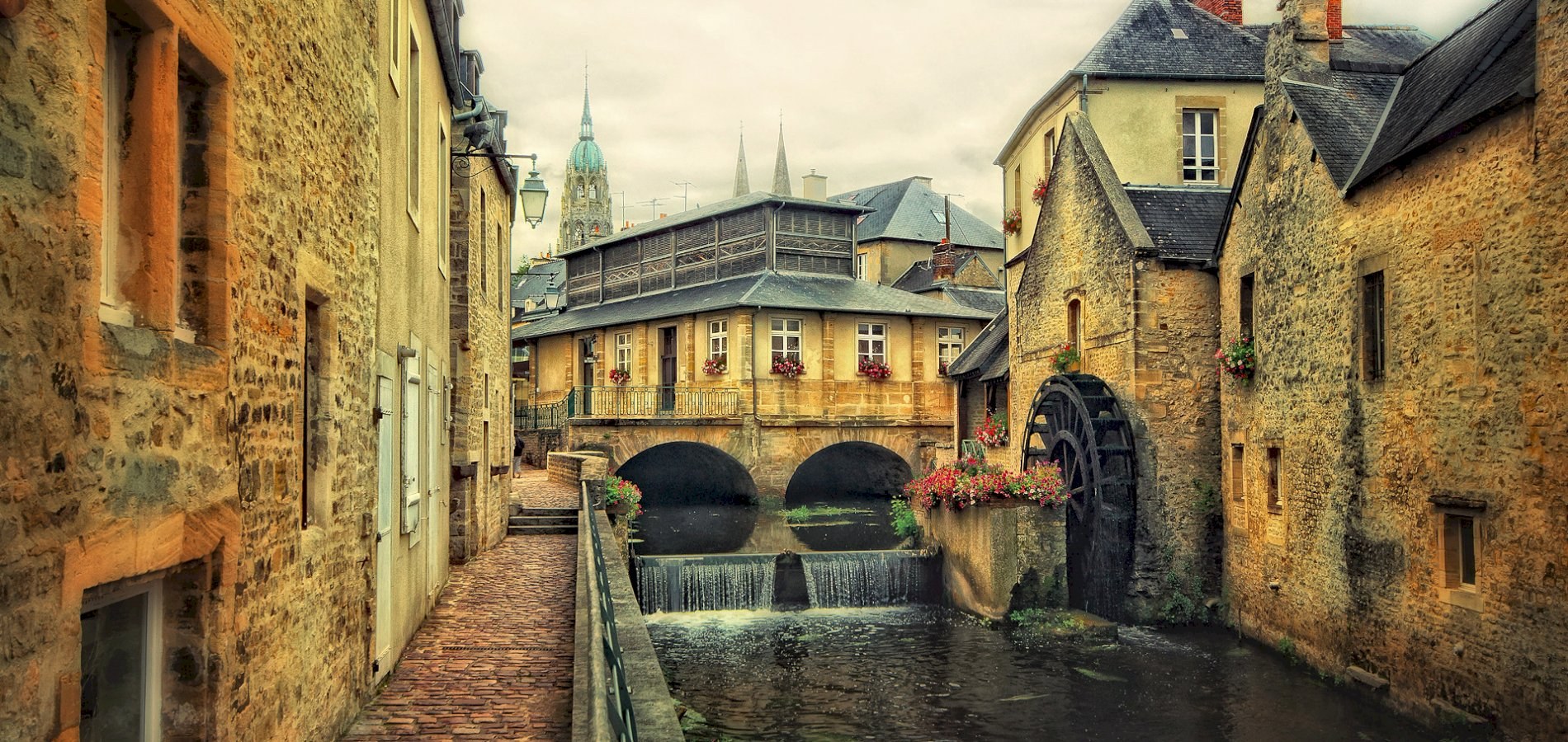 Bayeux Tapestry & Medieval Normandy Private Day Tour