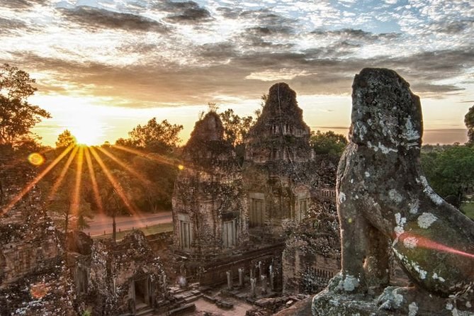 Angkor Wat Sunrise Private Tour with Expert Local Guide