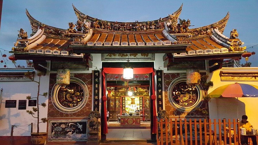 Cheng Hoon Teng Temple, Old Chinatown & Peranakan Mansion Tour