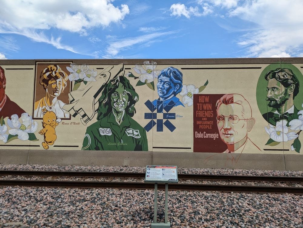 Mississippi Floodwall Murals: Private Expert Walking Tour