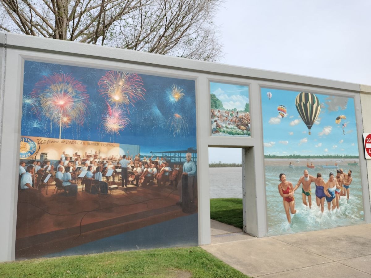 Paducah Floodwall Murals: Private Guided Walking Tour