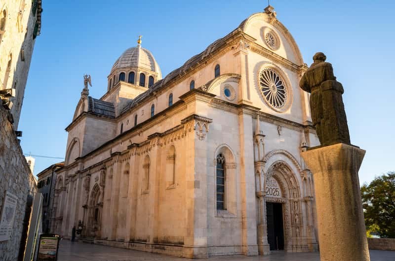 Cathedral of St. James & Fortresses: Private Expert Heritage Walk