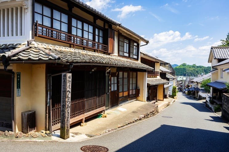 Uchiko Historic Townscape: Merchant Quarter & Kabuki Theatre Day Trip