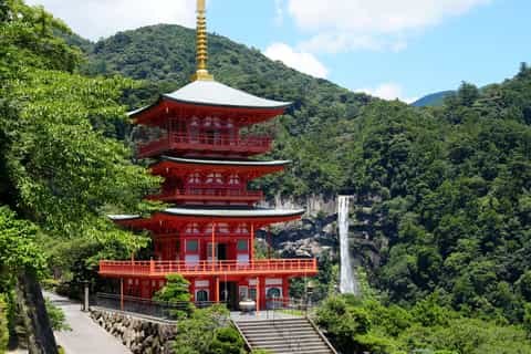Kumano Hayatama Taisha: Grand Shrine at the River's Edge
