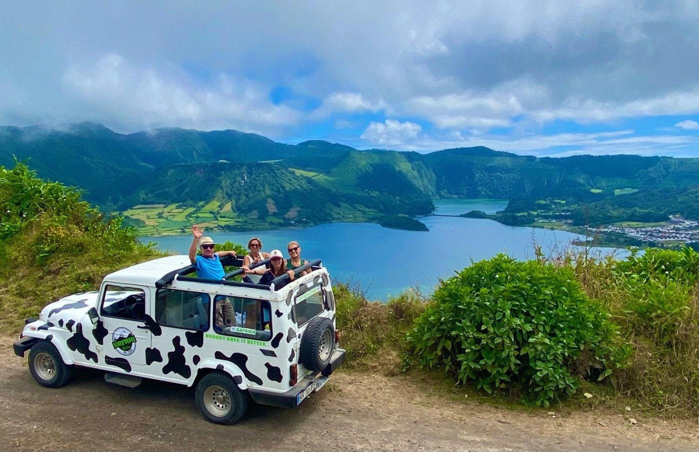 Sete Cidades Twin Lakes: Private Full-Island Jeep Safari