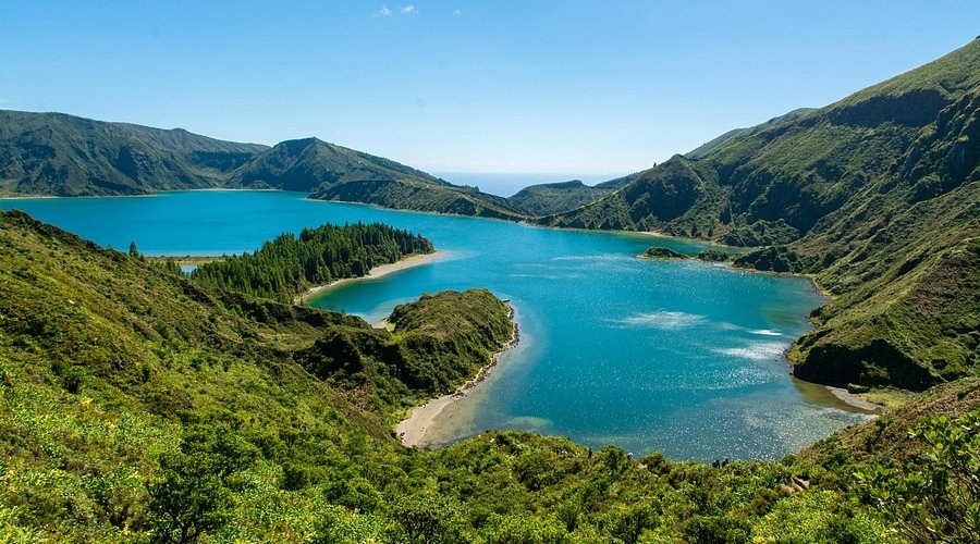 Lagoa do Fogo Hike: Volcanic Summit Lake in Pure Wilderness