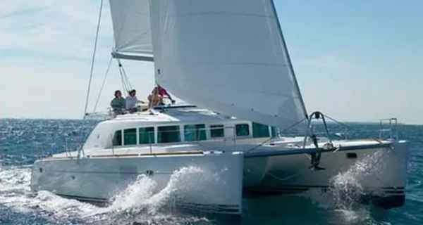 Fakarava Blue & Green Lagoon: Private Catamaran Day Sail