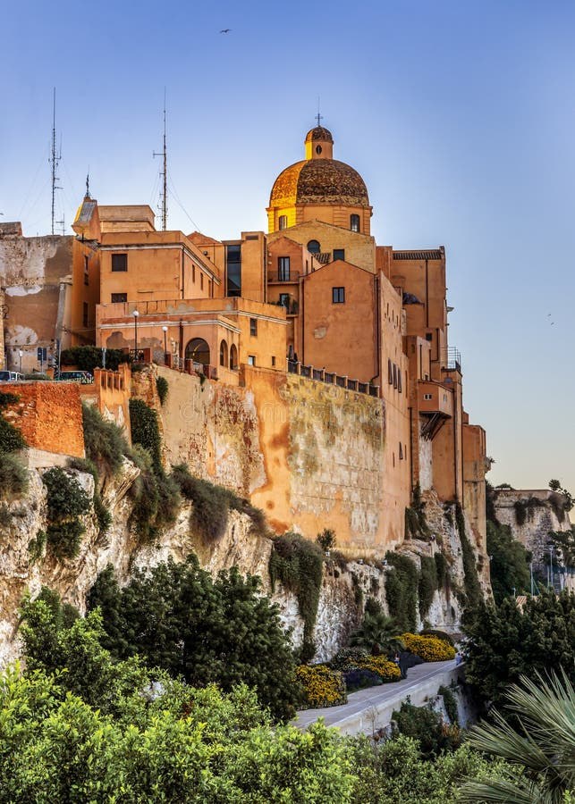 Castello quarter with a licensed Sardinian guide — ramparts, cathedral and the Bastione panorama