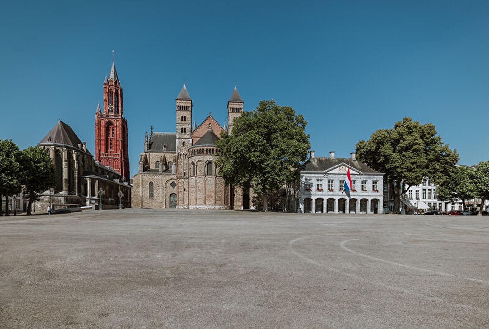 Basilica of Saint Servatius: Treasury & Private Access Visit