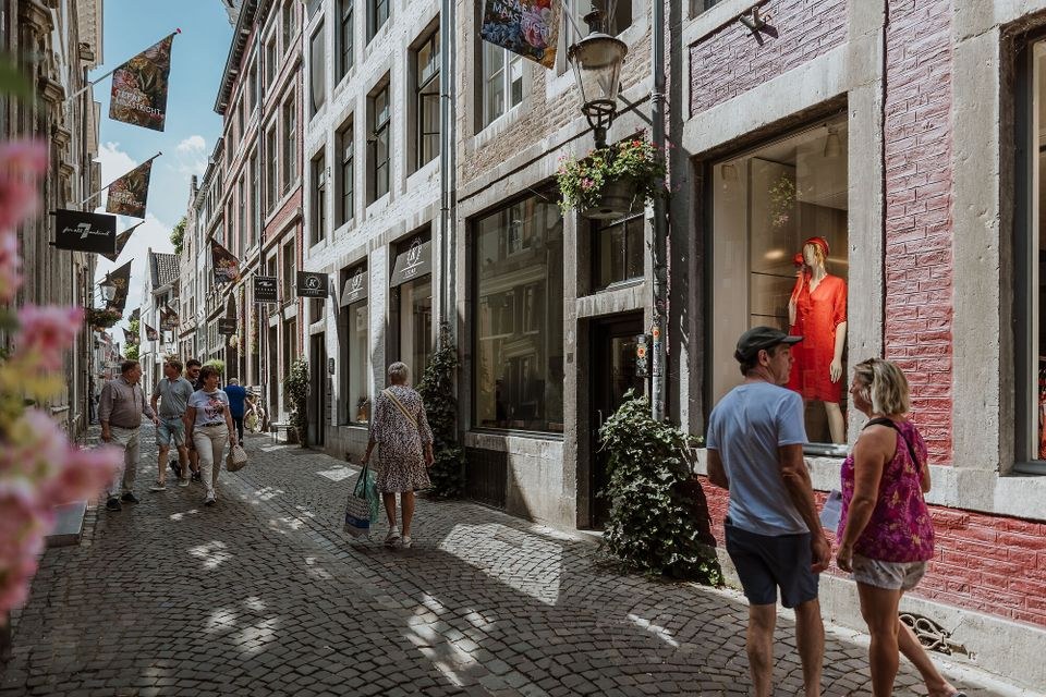 Stokstraat Quarter & Wyck: Luxury Shopping & Artisan Food Walk