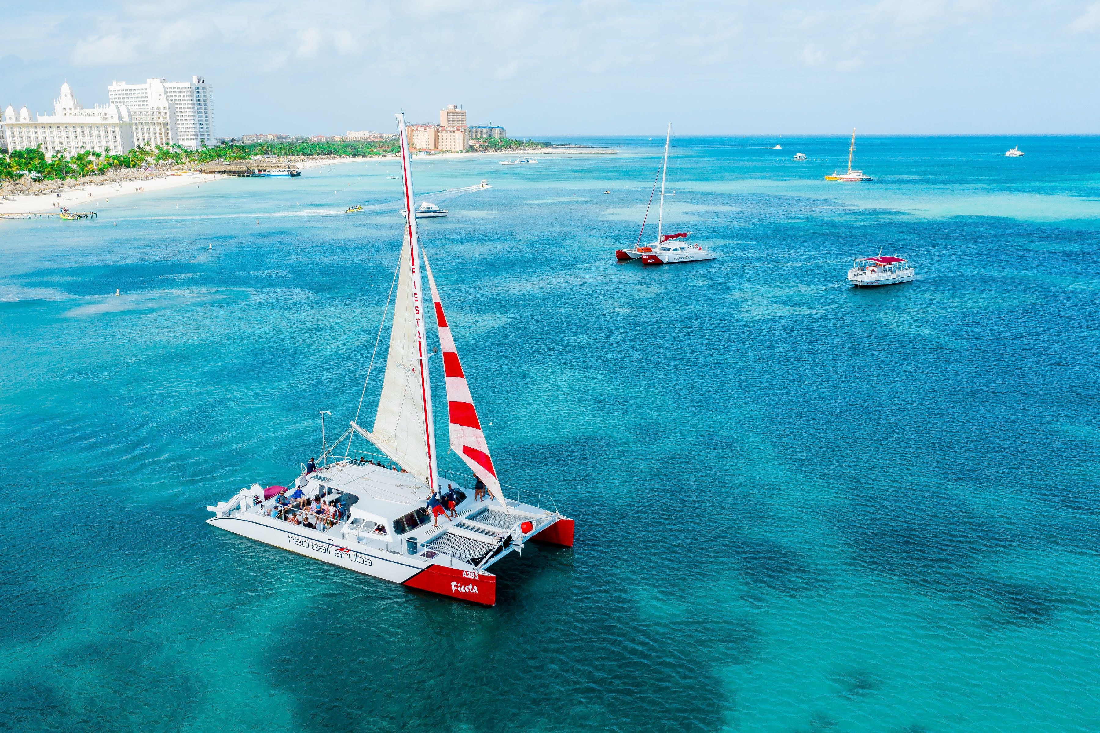 Antilla Shipwreck & Boca Catalina Catamaran Sail-and-Snorkel