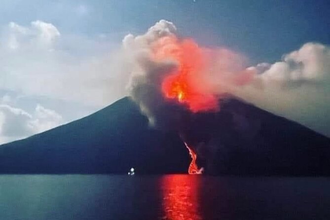 Sciara del Fuoco by Night: Small-Group Boat Tour with Aperitivo