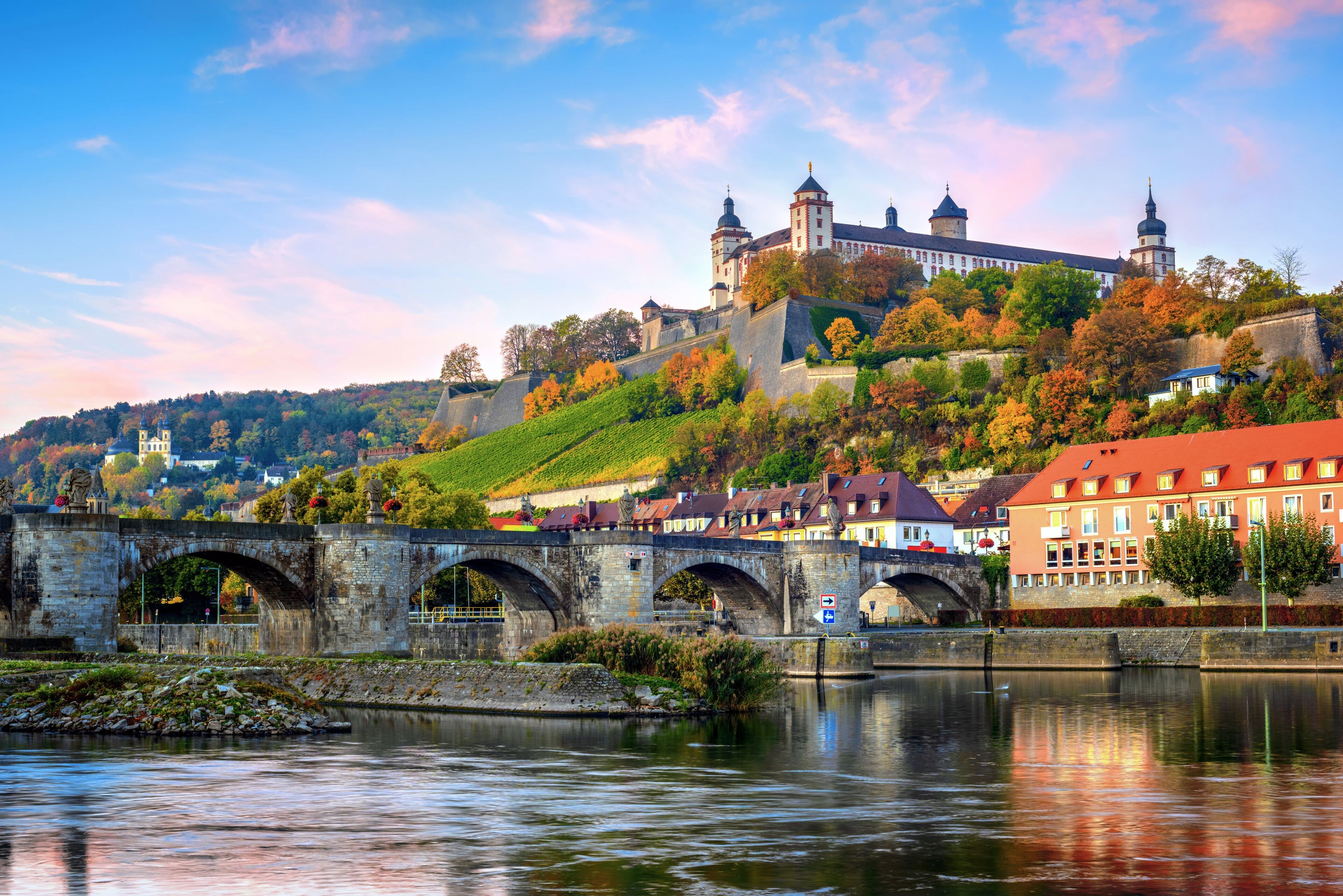 Festung Marienberg & Würzburg's Alte Mainbrücke: Fortress at Dusk