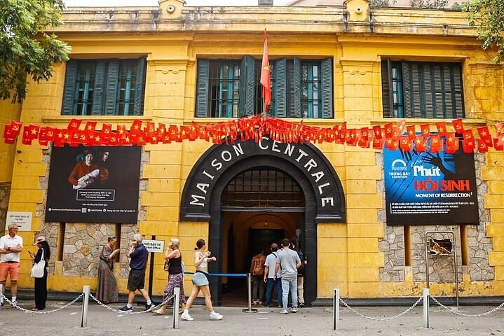 Hoa Lo Prison & War History — Private Expert-Led Deep Dive