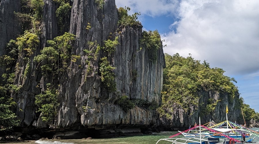 Ugong Rock Adventures: Spelunking & Zipline over the Jungle