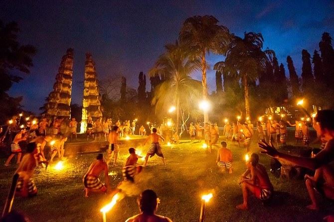 Uluwatu Temple: Clifftop Sunset & Kecak Fire Dance