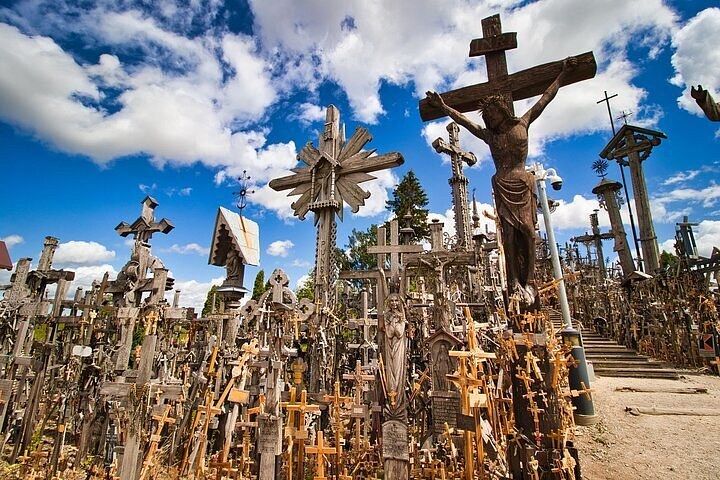 Hill of Crosses & Jelgava Palace: 2 Countries in 1 Day