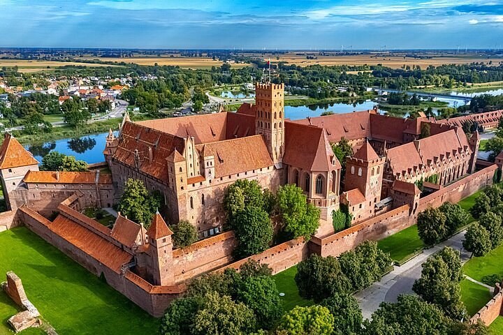 Malbork Castle: Europe's Greatest Medieval Fortress, Private