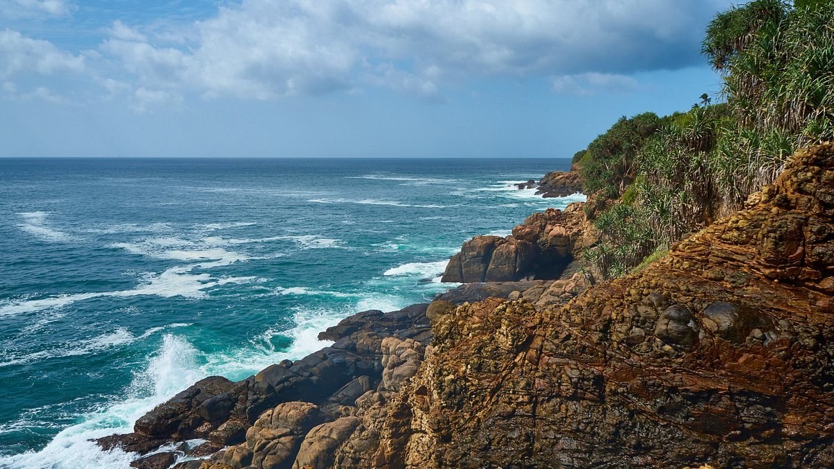 Hummanaya Blowhole & Dry Zone Botanic Gardens: Coastal Wonders