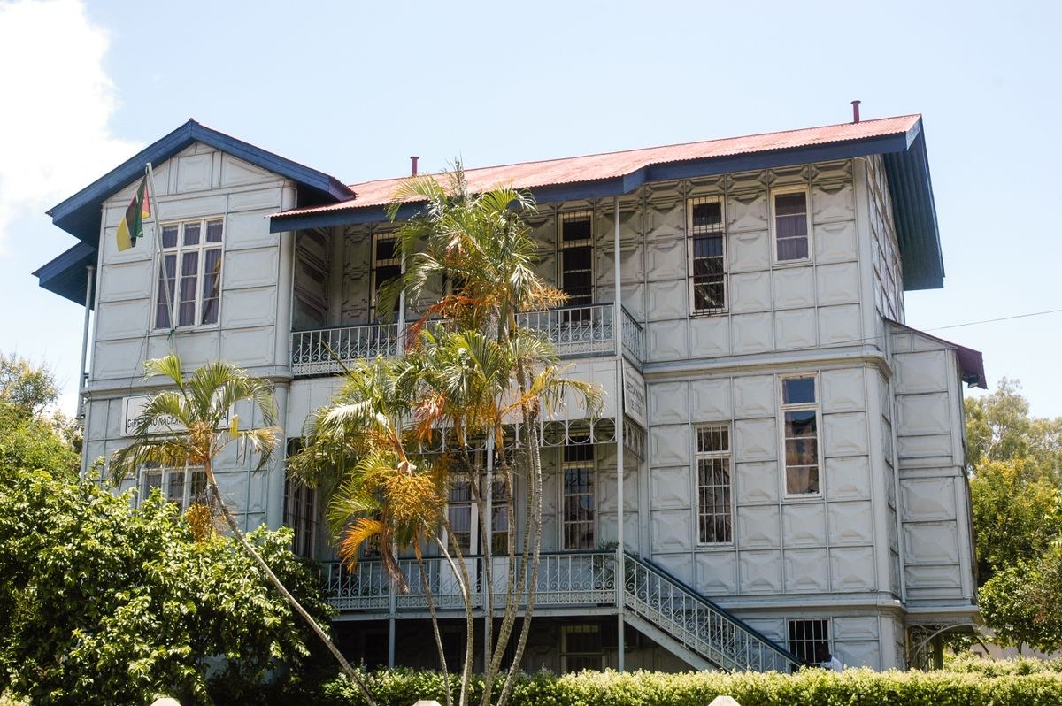 Private Maputo City Highlights: Architecture, Art & Iron House