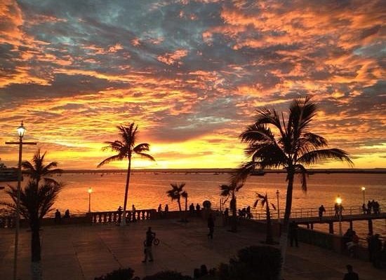 La Paz Malecón & Cultural Immersion: Private Local Guide