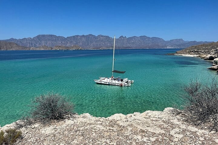 Snorkeling Catamaran Cruise: Loreto Bay Marine Park