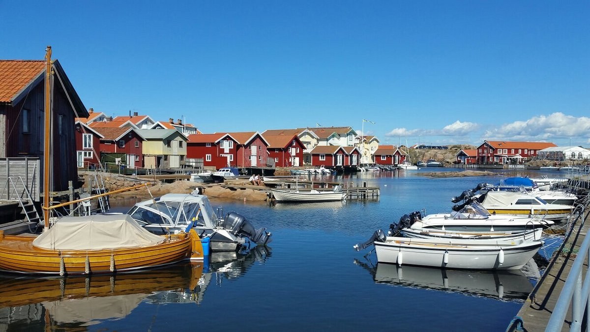 Smögen Village & Iconic Boardwalk: Private Boat Transfer + Food Walk