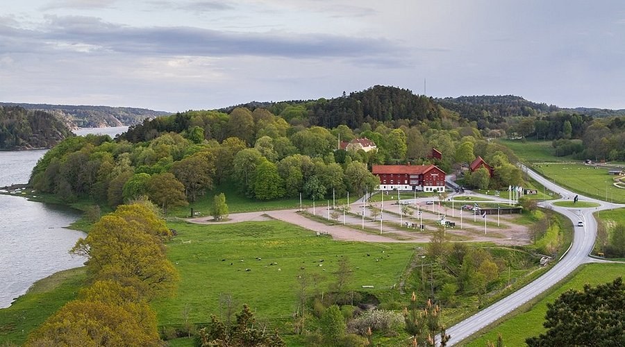 Nordic Ark Wildlife Park: Private Access & Keeper Experience